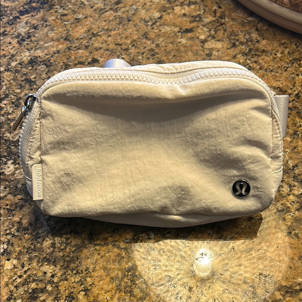 Lululemon White Belt Bag (1L)